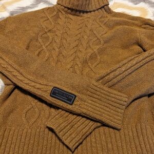 Helly hansen sweater